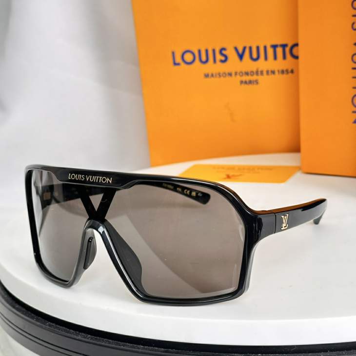 Picture of Louis Vuitton Sunglasses _SKUfw77817716fw